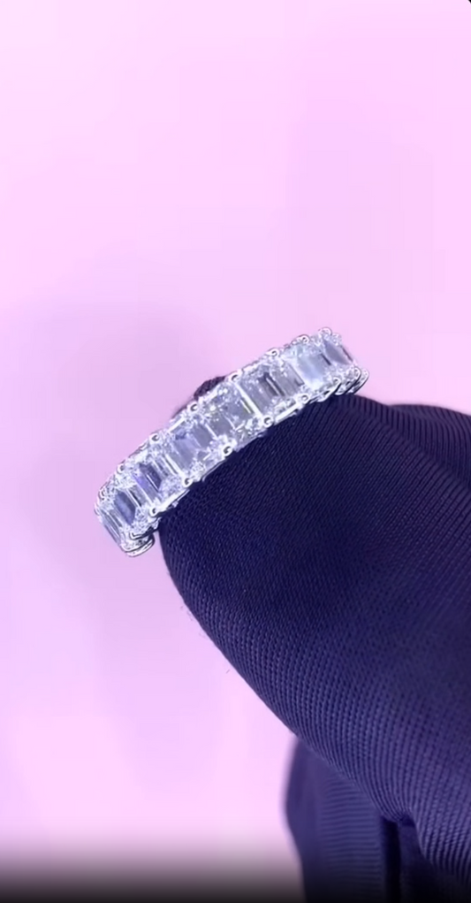 Diamond tennis ring